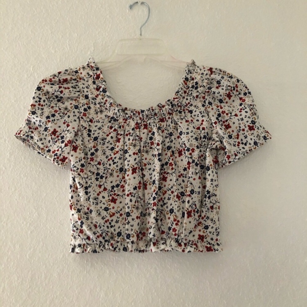 🆕XS White Floral Off-Shoulder Top